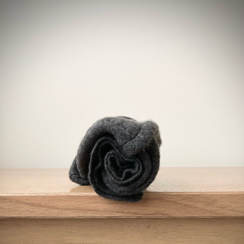 origami crown 100% cashmere sweater hat joodito bucket beanie cap deep dark gray - Picture 9 of 10